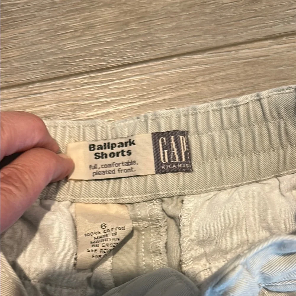 GAP‎ Blue and Cream Shorts Classic Summer Style